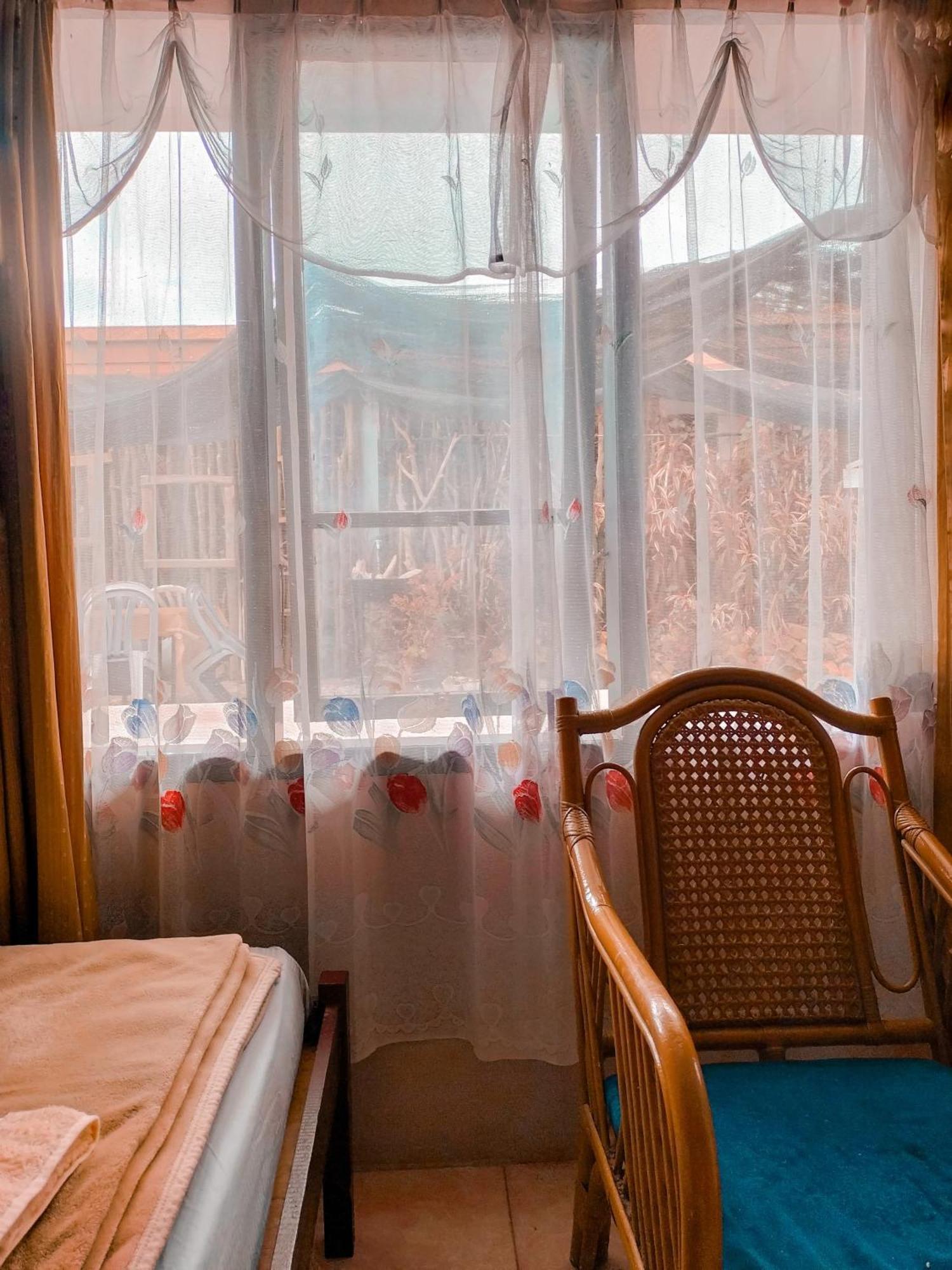 Brussels Homestay Kost Balige Eksteriør billede